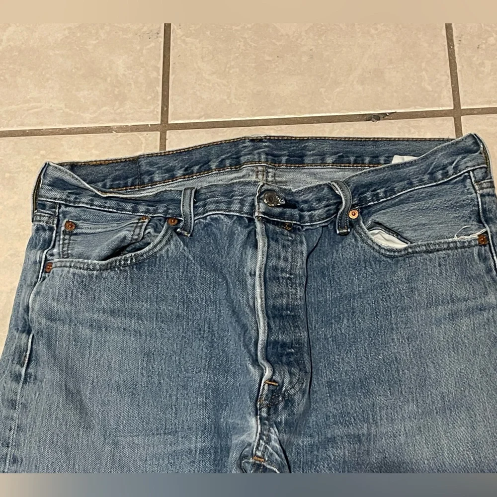 Levi's 501 Button Fly Men's Straight Leg  Blue Denim Distressed Jeans Size 36x30